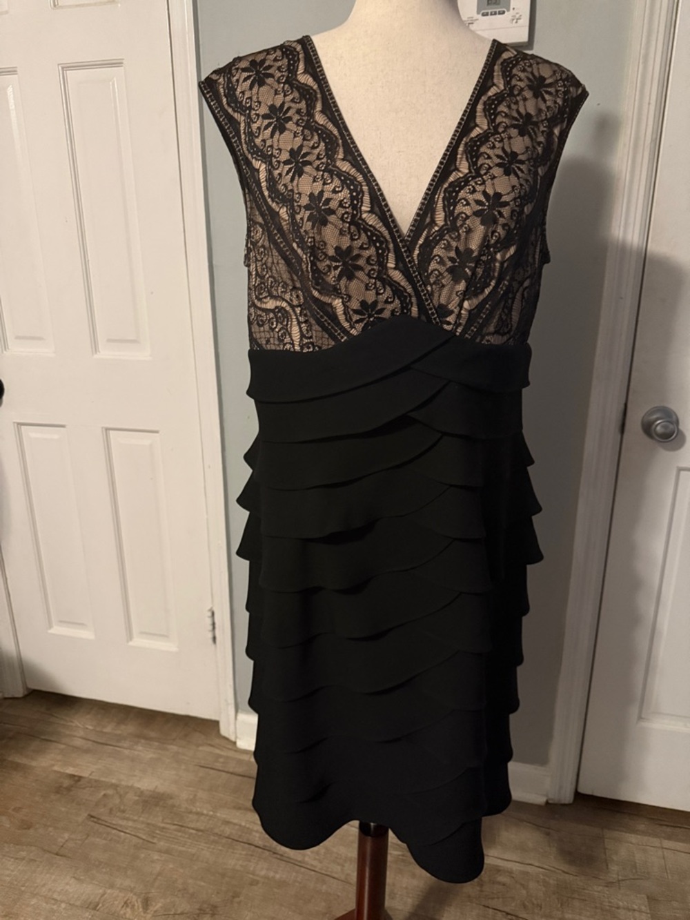 Jessica Howard Black Lace V-Neck Tiered Midi Dress